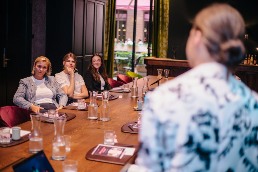 Dr Kerstin Brehm Career Coach for Global Leaders and Leadership coach for Women at a Leadership conference